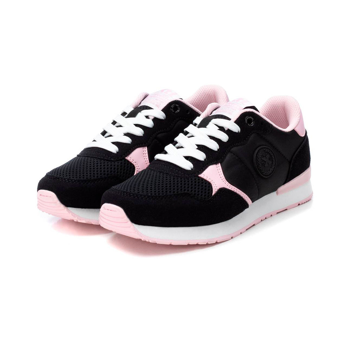 Tenis casuales para mujer color negro con diseño español, detalles rosa pastel, textiles transpirables y suela confort dv2925