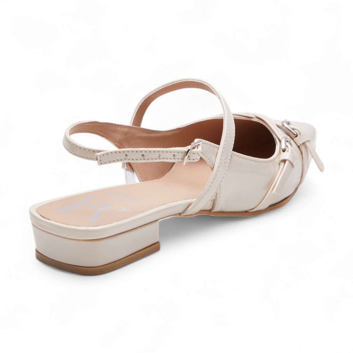Flats casuales para mujer en charol brillante con punta en pico, tiras cruzadas, talón abierto y tacón bajo de 2 cm color beige dv2925