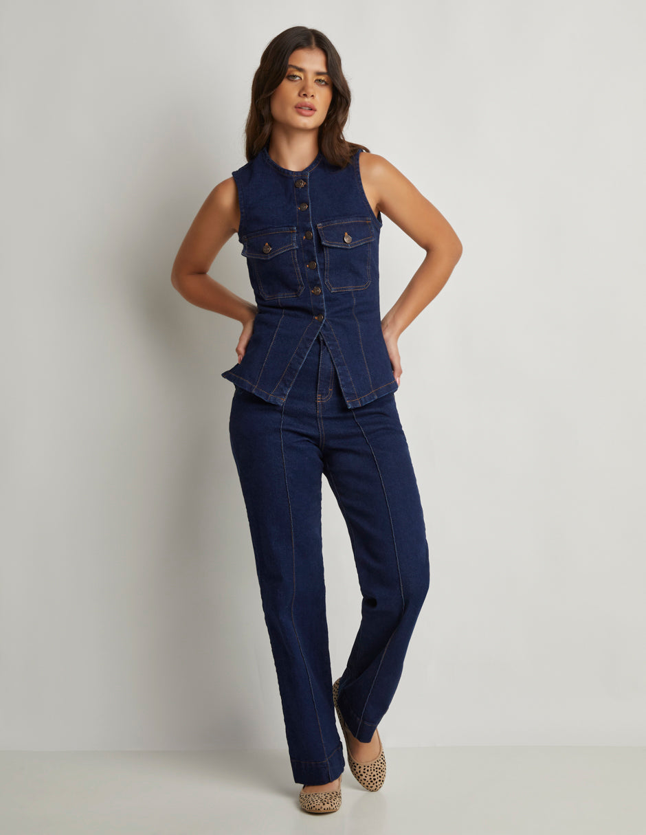 Blusa de Mezclilla Oscura Stretch sin Mangas con Cuello Redondo, Botones Habilitados y Ajustador en Cintura