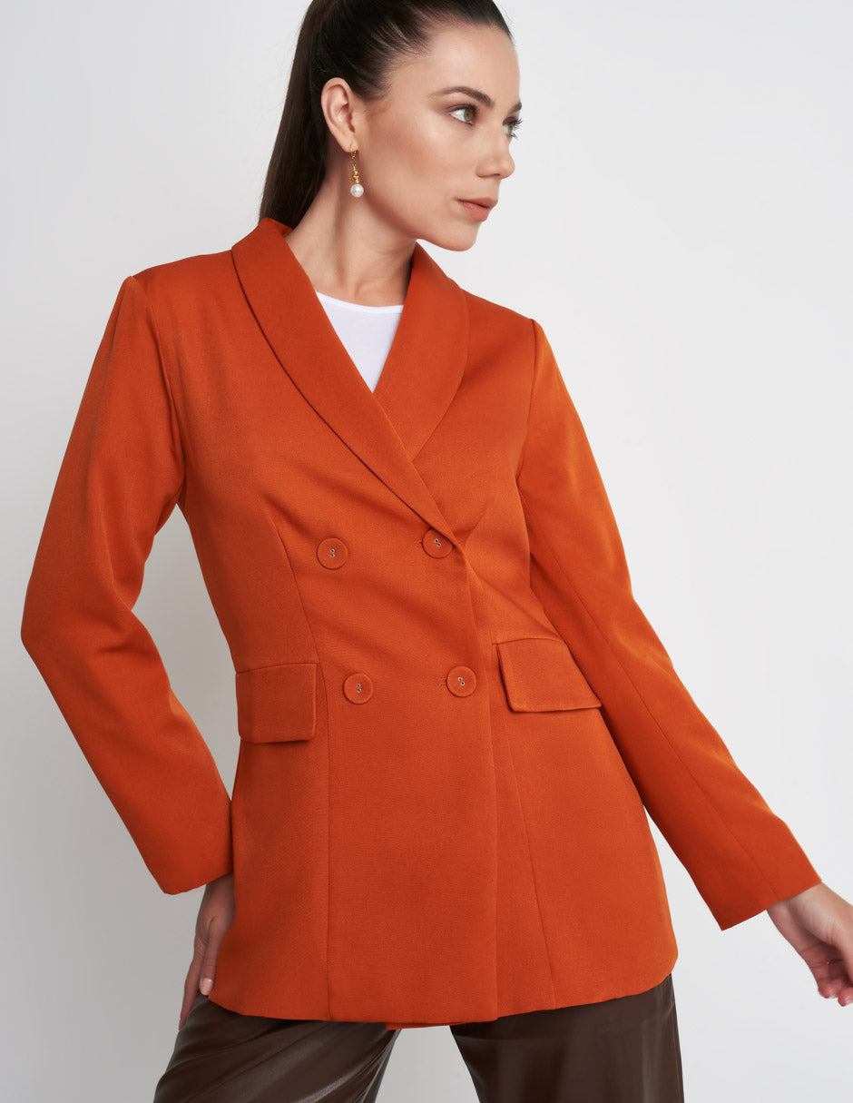 Saco para mujer de tela piel de durazno en color naranja largo es por debajo de la cadera