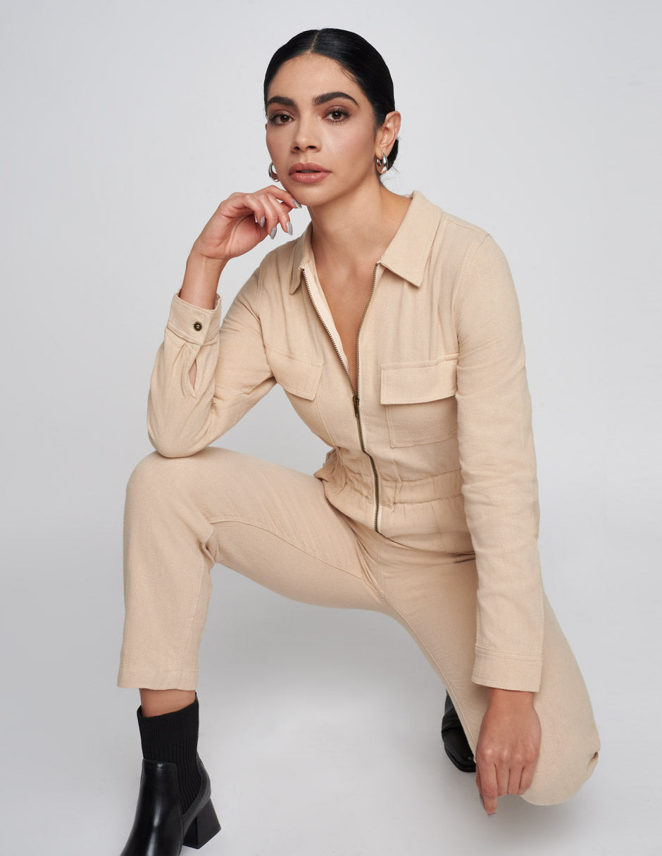 Palazzo para mujer de tela de lino en color beige con un cierre largo al frente