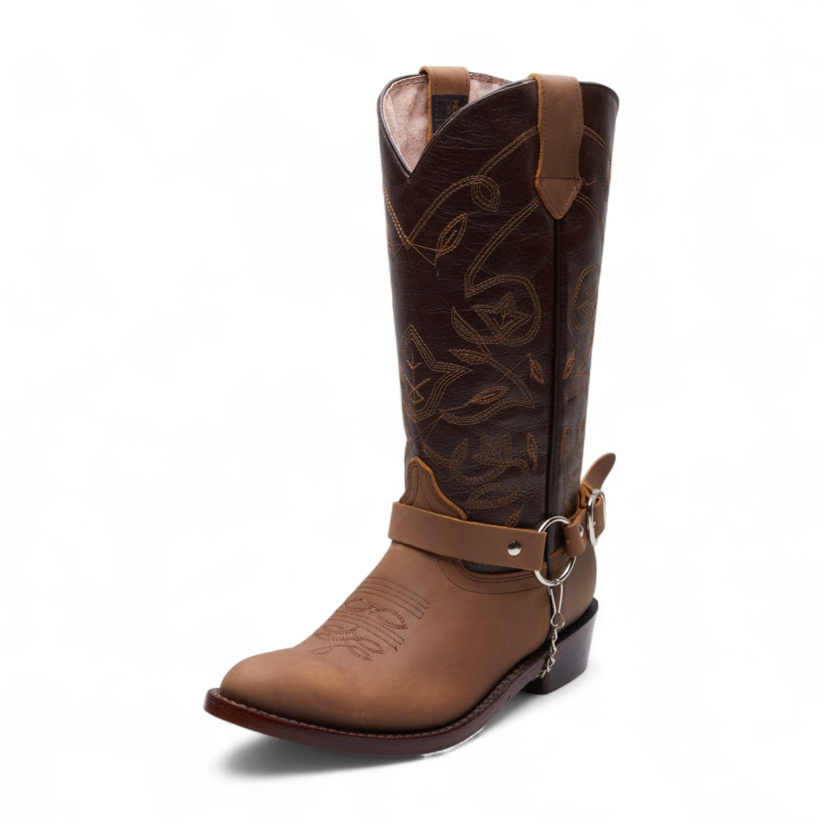 Botas vaqueras para dama en piel dos tonos de café con bordado decorativo, cadena plateada, punta en pico y tacón grueso de 4 cm dv2925