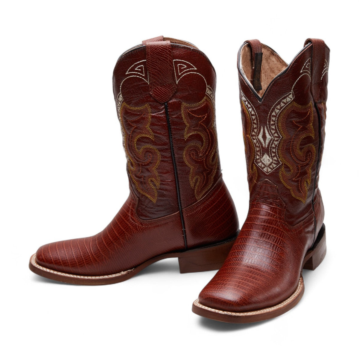 Botas vaqueras para caballero 100% piel genuina con punta cuadrada, tacón 4 cm, textura grabada, bordado y cortes decorativos estilo texano dv2925
