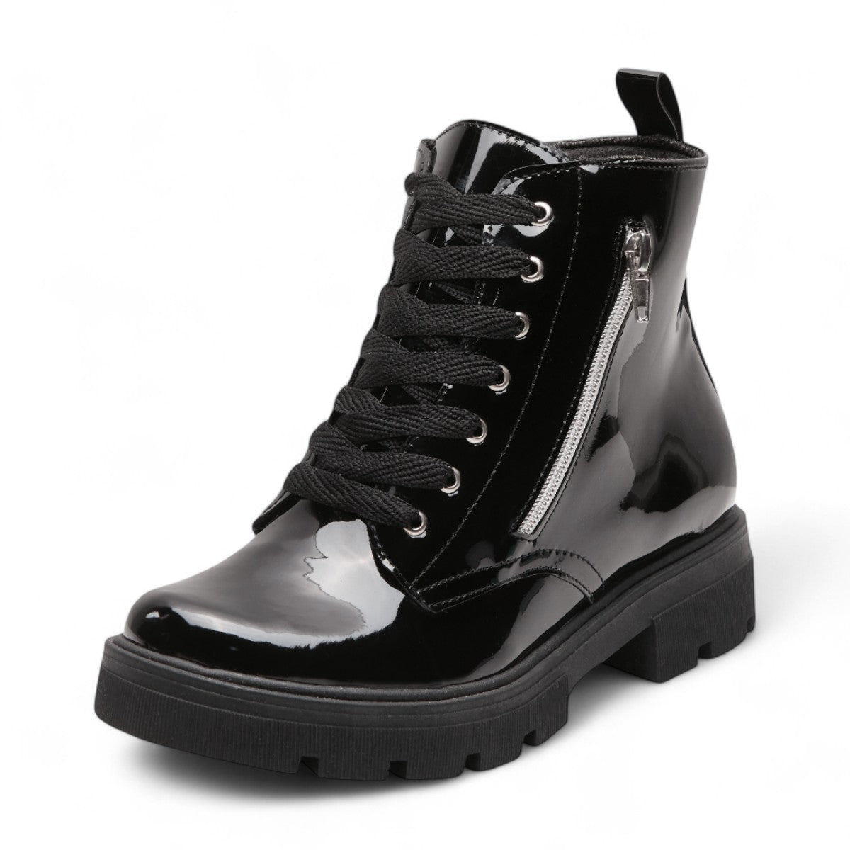 Botines casuales para dama en charol negro con agujetas funcionales, tacón grueso de 3 cm y cierre decorativo lateral dv2925