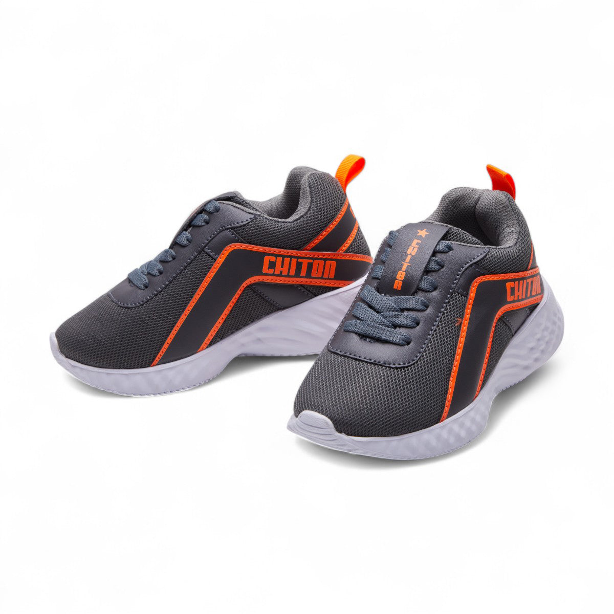 Tenis deportivos para niño en material transpirable con agujetas y suela confort, diseño cómodo y ligero color gris dv2925