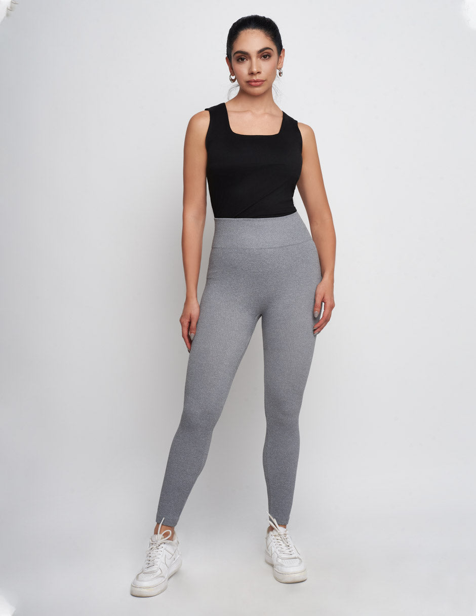 Leggings para mujer suaves al tacto con textura rib en color gris