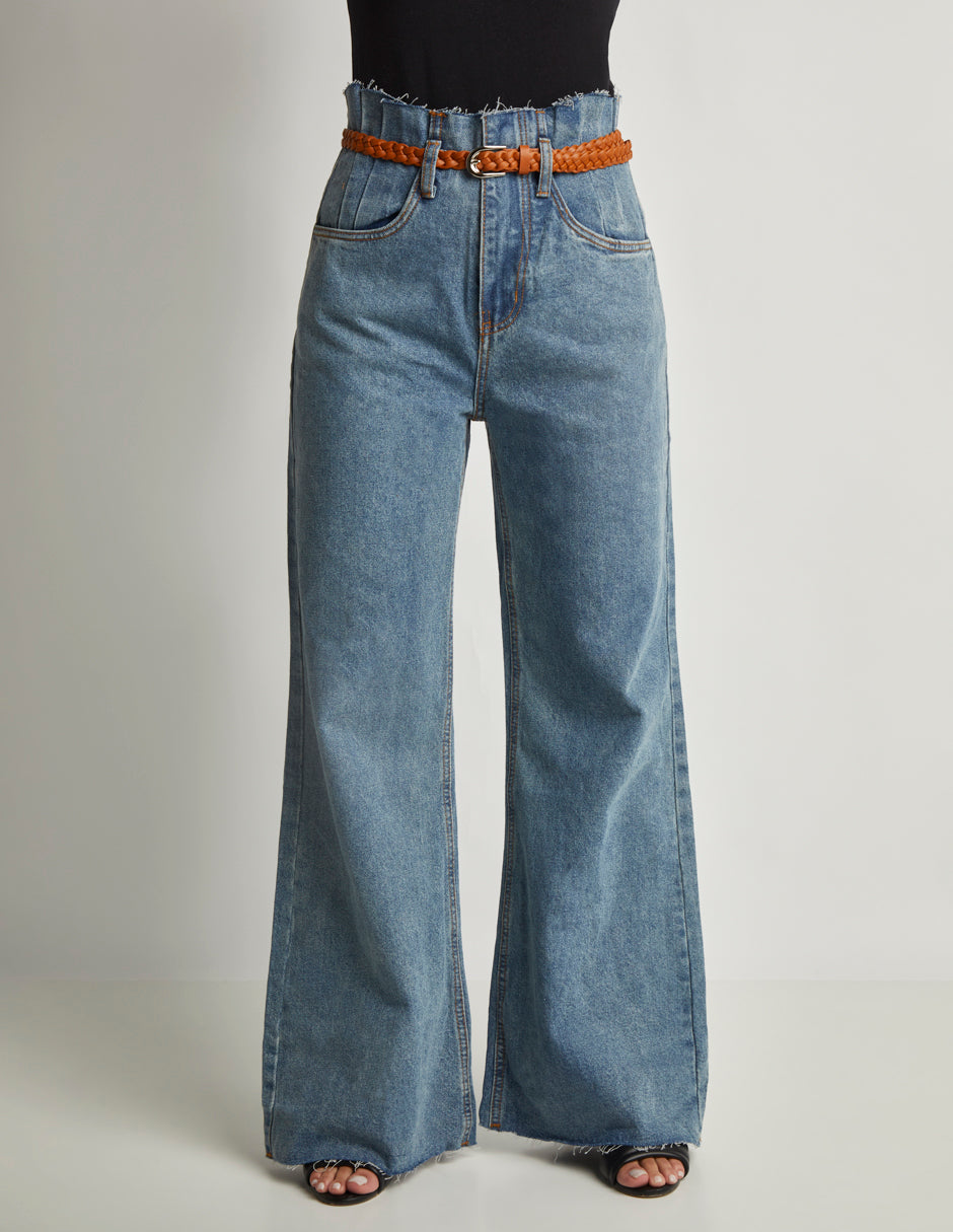 Jeans Tiro Alto con Pinzas y Cinturón Incluido, Corte Wide Leg con Bolsas Habilitadas