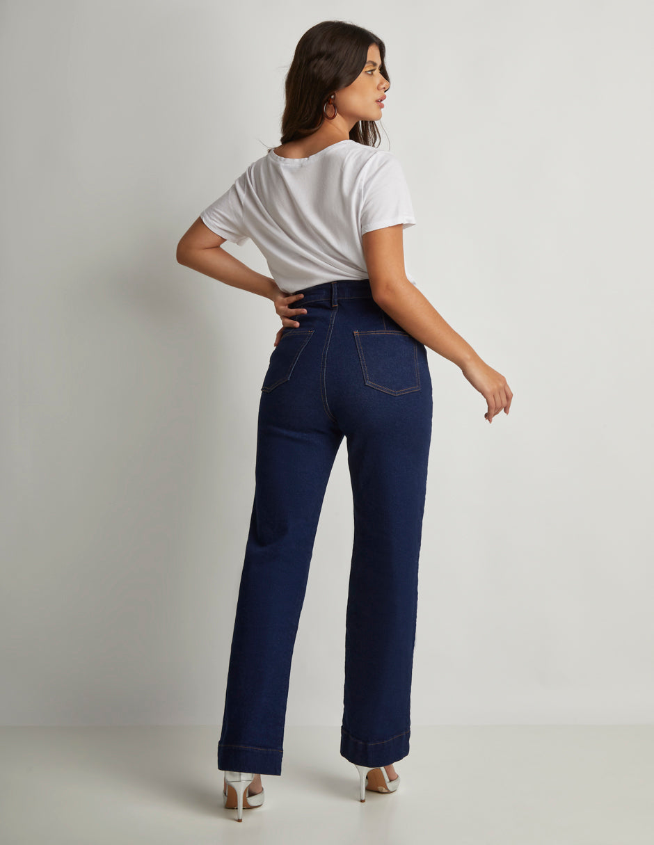 Jeans Corte Recto con Cintura Alta en Mezclilla Oscura Stretch y Corte Decorativo al Centro