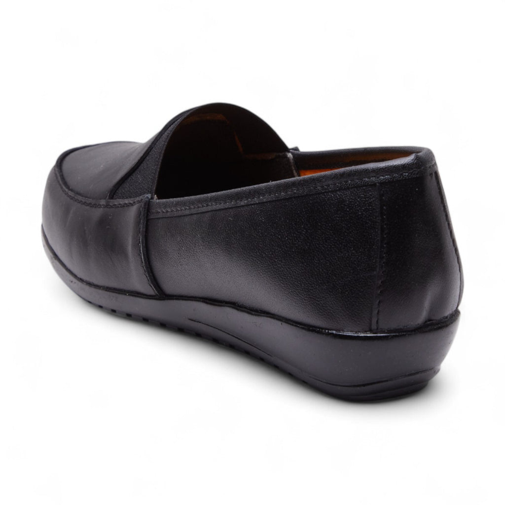Zapato de piso negro modelo 121211