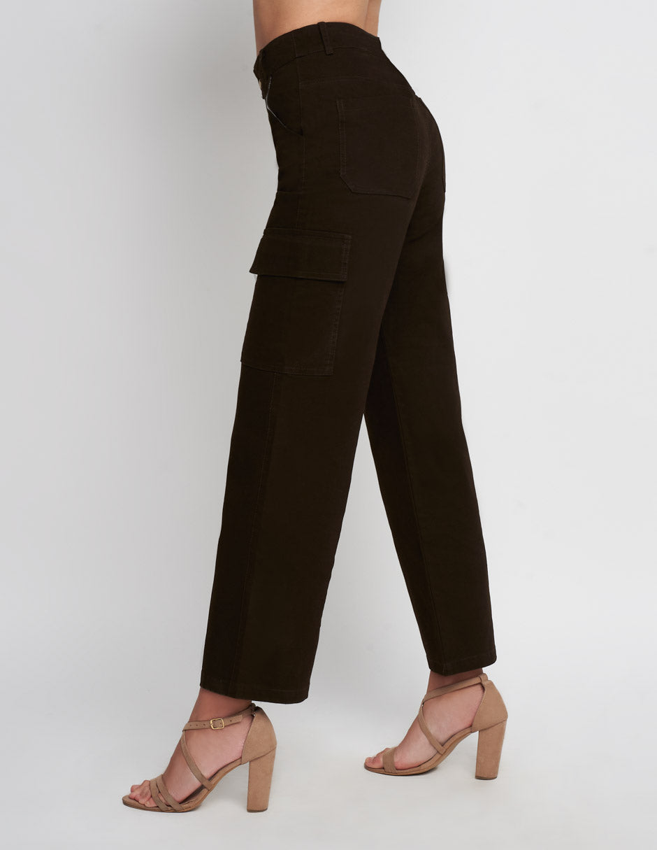 Pantalón para mujer en color café oscuro tiro alto a la cintura wide leg al tobillo tela stretch