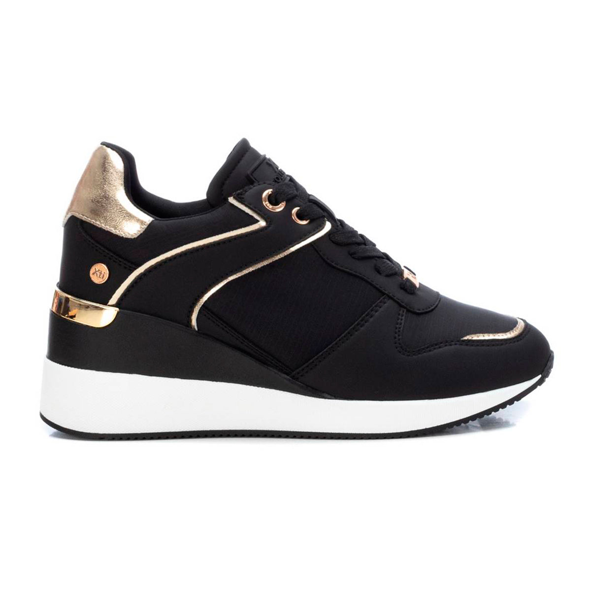 Tenis casuales para mujer color negro con diseño español, detalles dorados, plataforma cómoda de 3 cm y agujetas funcionales dv2925