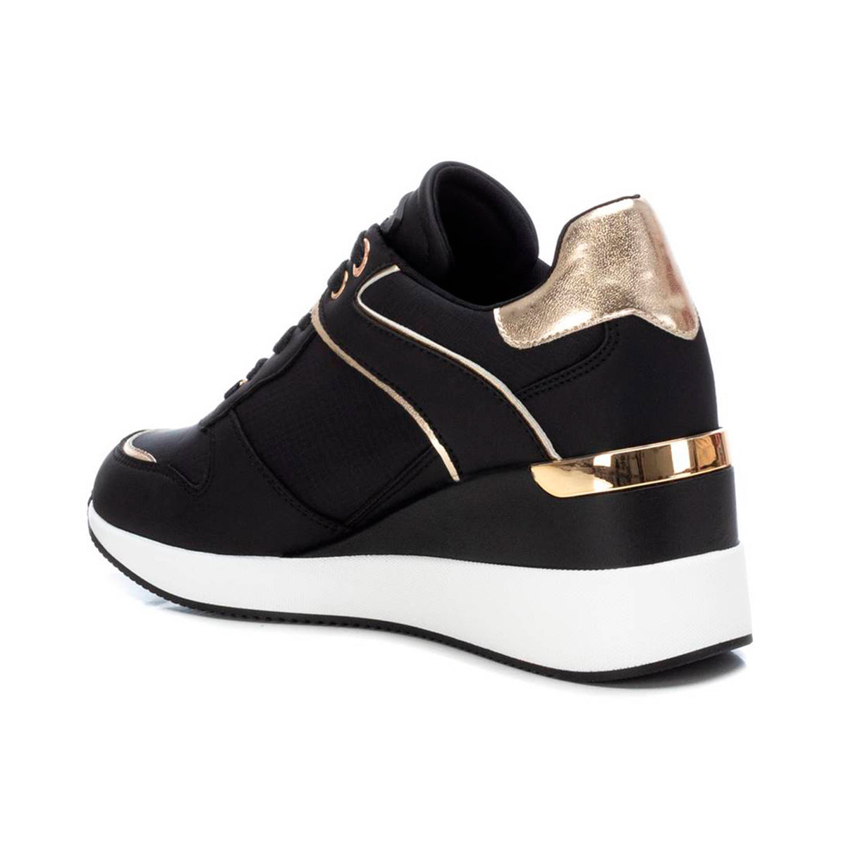 Tenis casuales para mujer color negro con diseño español, detalles dorados, plataforma cómoda de 3 cm y agujetas funcionales dv2925