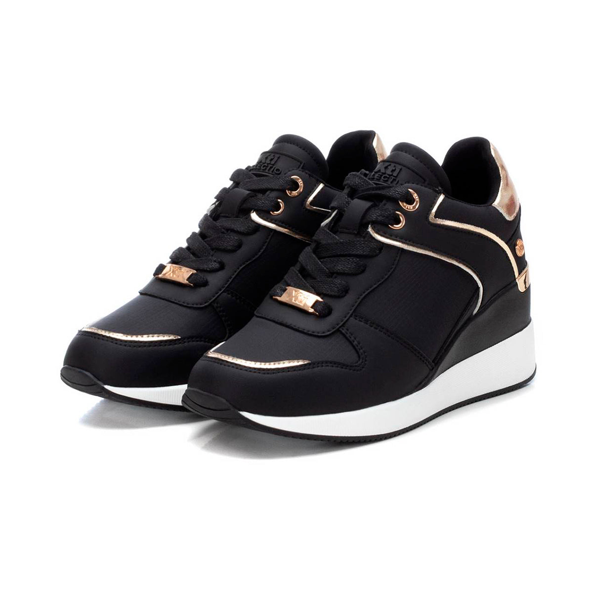 Tenis casuales para mujer color negro con diseño español, detalles dorados, plataforma cómoda de 3 cm y agujetas funcionales dv2925