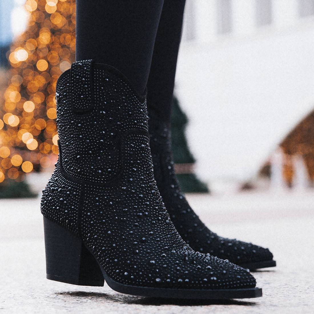 Botines formales para mujer en gamuza negra con brillos decorativos, diseño español, tacón grueso de 5 cm y punta en pico dv2925