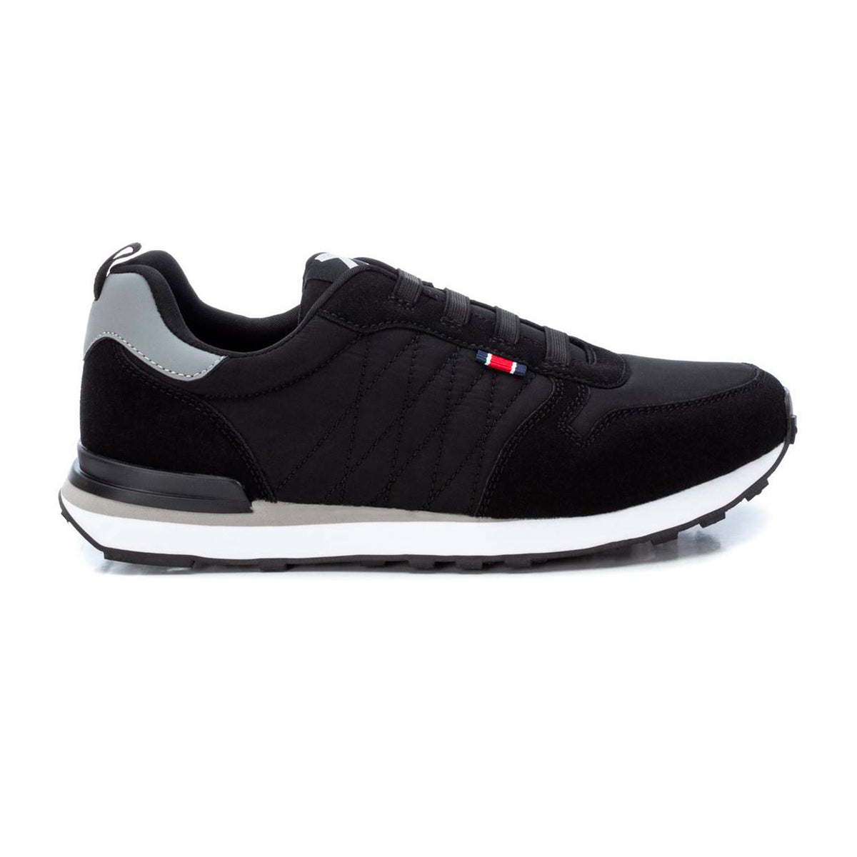 Tenis casuales para hombre color negro con diseño español, mezcla de textiles, suela blanca y bandera decorativa en agujetas dv2915