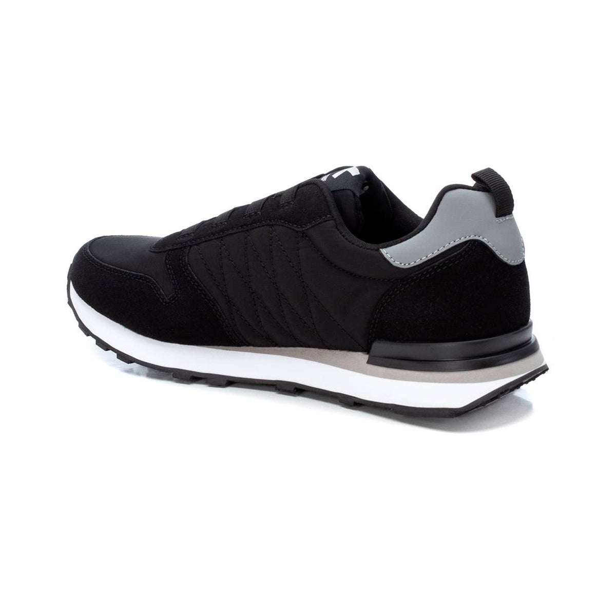 Tenis casuales para hombre color negro con diseño español, mezcla de textiles, suela blanca y bandera decorativa en agujetas dv2915