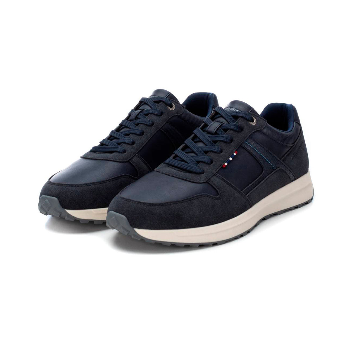 Tenis casuales para hombre color azul marino con diseño español, mezcla de piel y gamuza, suela blanca en contraste y punta redonda dv2925