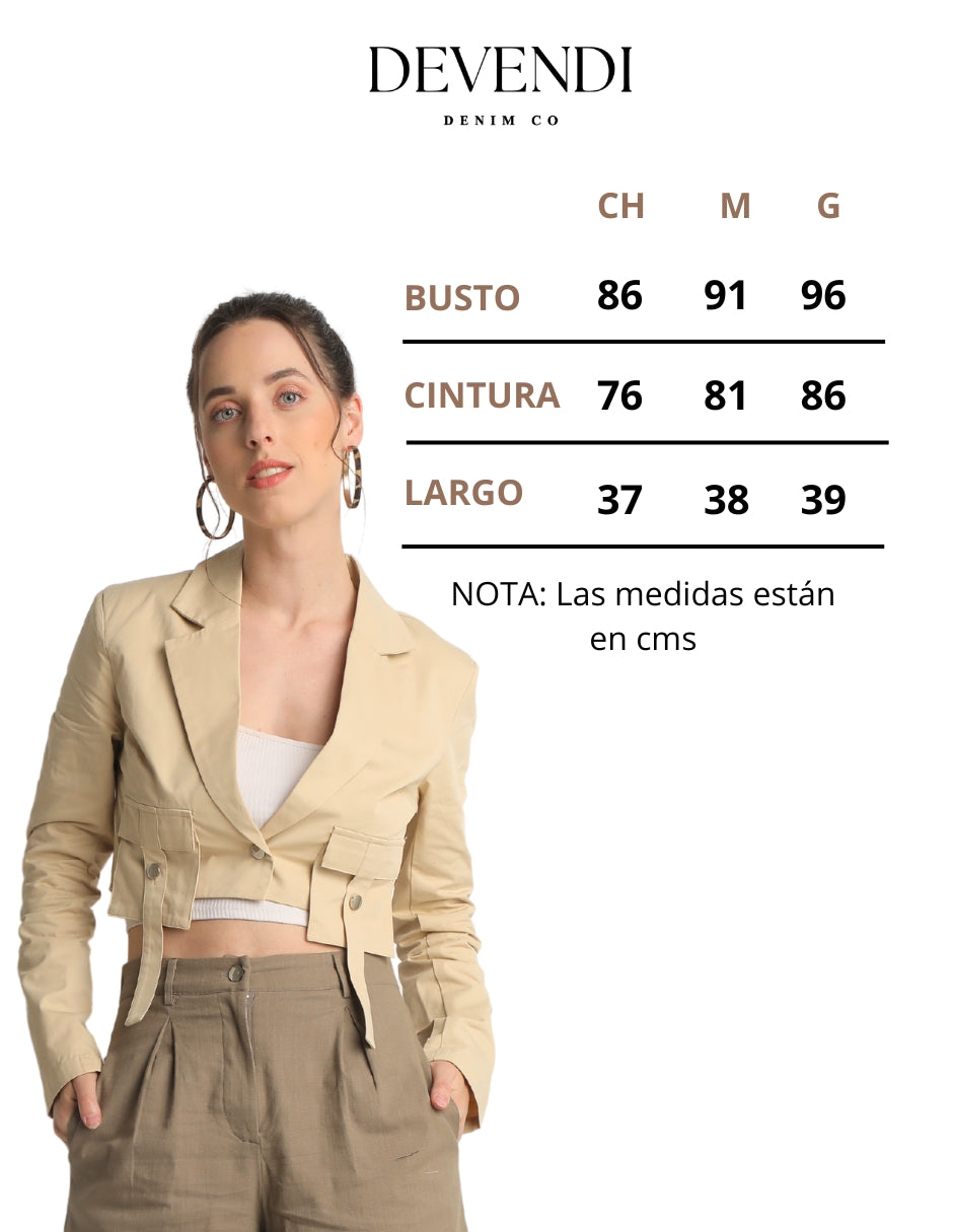 Saco Corto Sastreado Color Beige con Largo a la Cintura, Formal y Versátil con Botón Habilitado