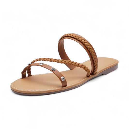 Sandalias planas para mujer con tiras cruzadas en material sintético tipo piel, tiras de brillos decorativos y tiras trenzada color café dv2925
