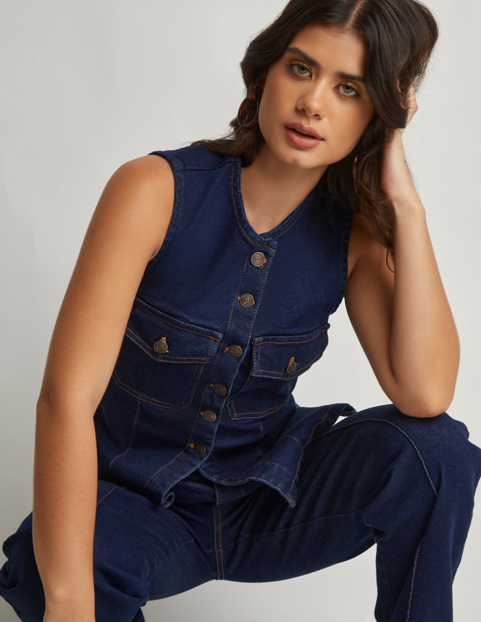 Blusa de Mezclilla Oscura Stretch sin Mangas con Cuello Redondo, Botones Habilitados y Ajustador en Cintura