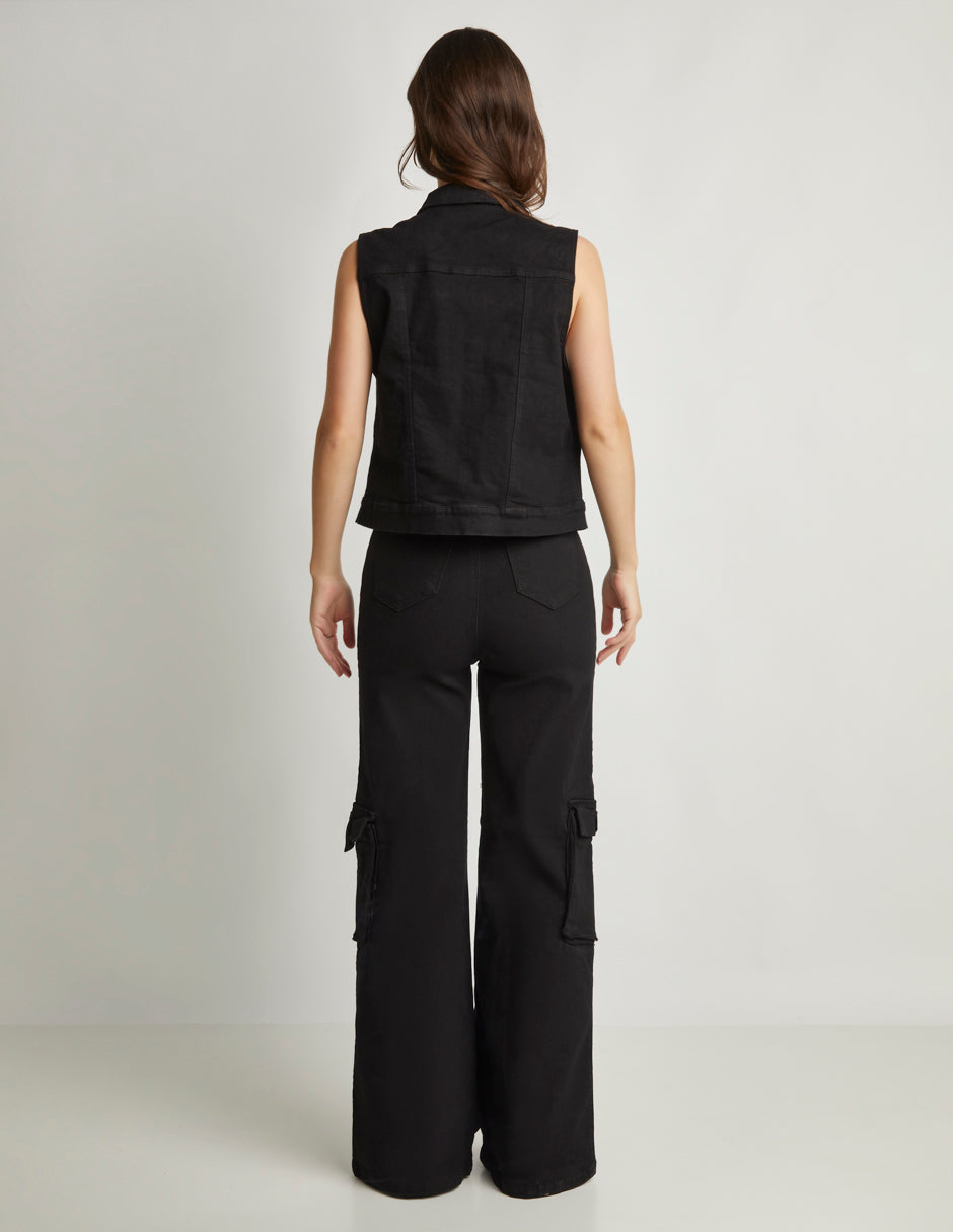 Chaleco Recto Negro en Mezclilla Stretch, Botones Habilitados