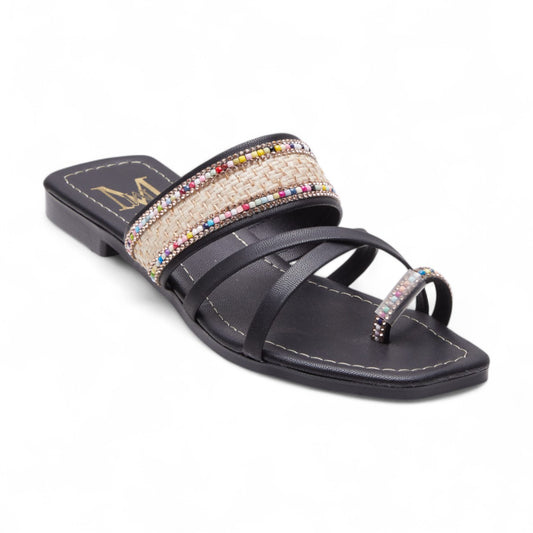 Sandalias planas bohemias para mujer en material sintético tipo piel con tiras cruzadas, chaquiras de colores decorativas y detalle en textil tipo yute color negro dv2925