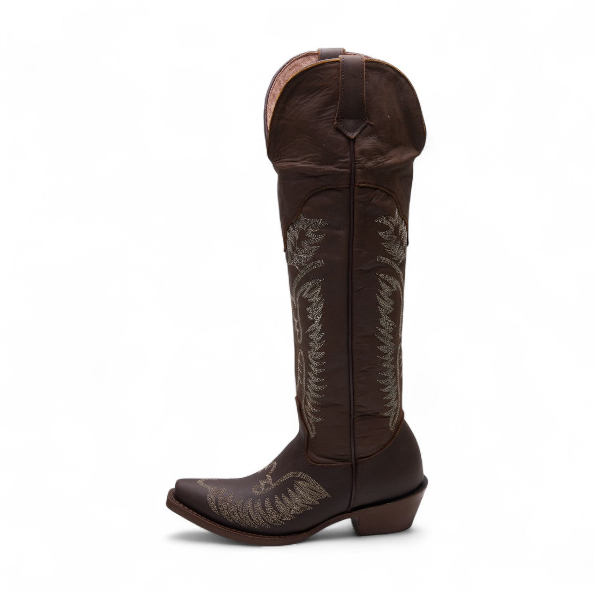 Botas vaqueras para dama 100% piel color café con bordado blanco, punta cuadrada, altas con tacón grueso 4 cm dv2925