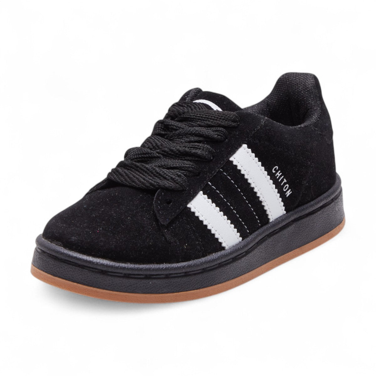 Tenis casuales para niño en material gamuza con agujetas y suela en contraste, diseño cómodo y moderno color negro dv2925