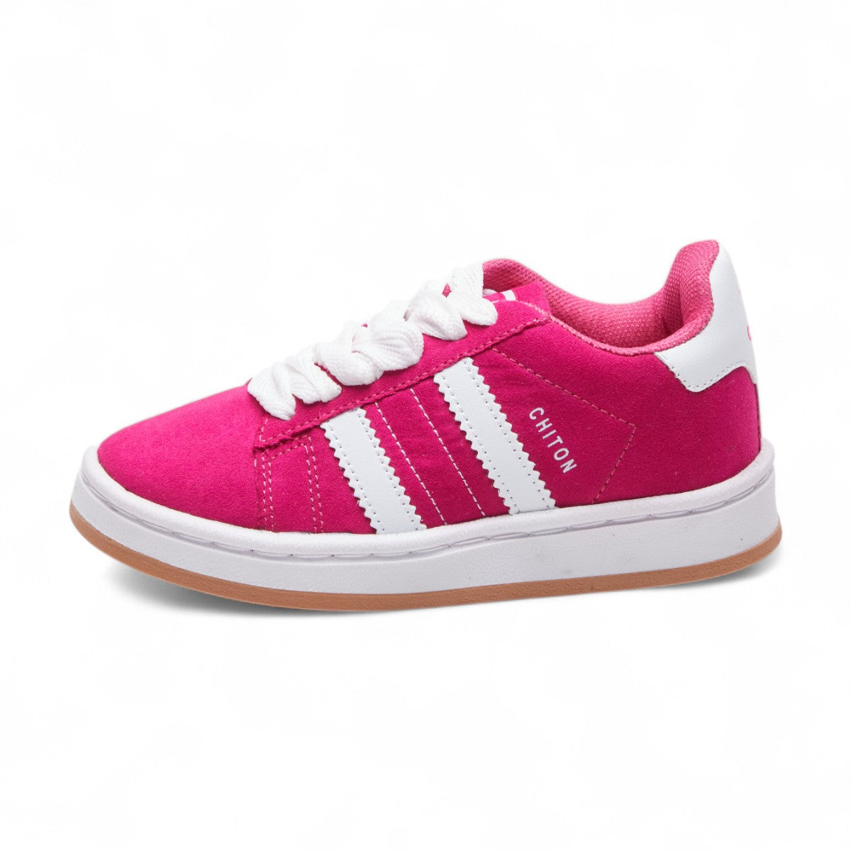 Tenis casuales para niño en material gamuza con agujetas y suela en contraste, diseño cómodo y moderno color rosa dv2925
