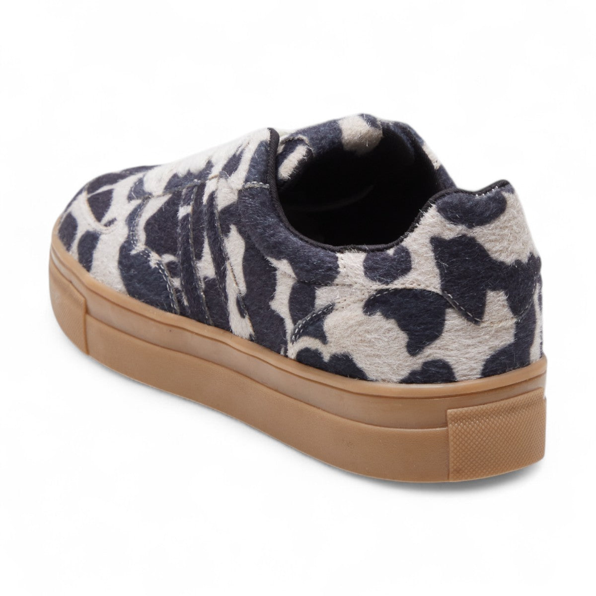 Tenis casuales para dama con estampado animal print de vaca, agujetas funcionales, punta redonda y suela confort dv2925