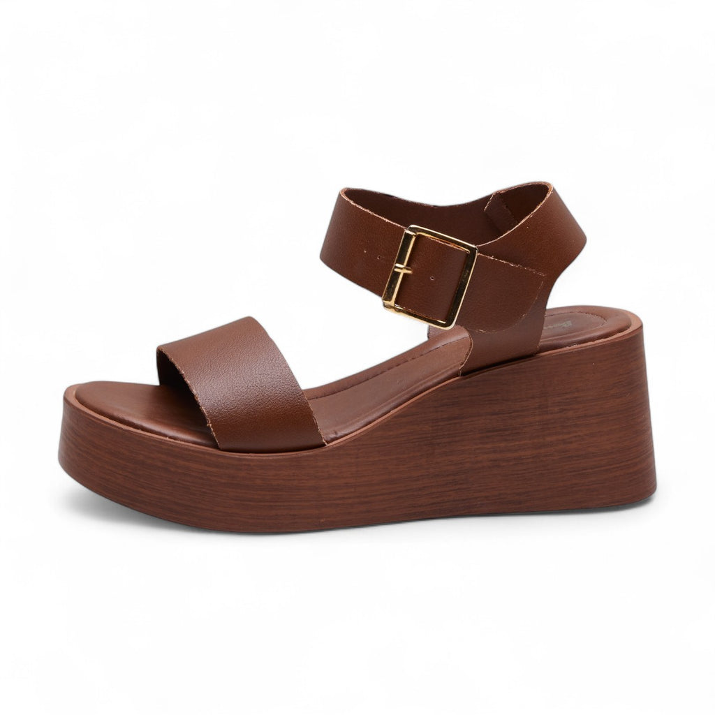 Sandalia de plataforma café modelo 656414