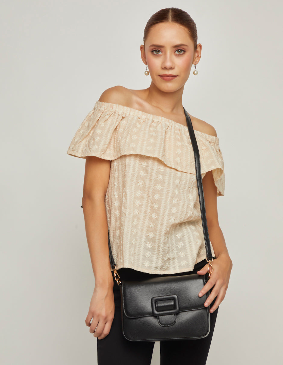 Bolsa en piel sintétitca con hebilla rectangular forrada