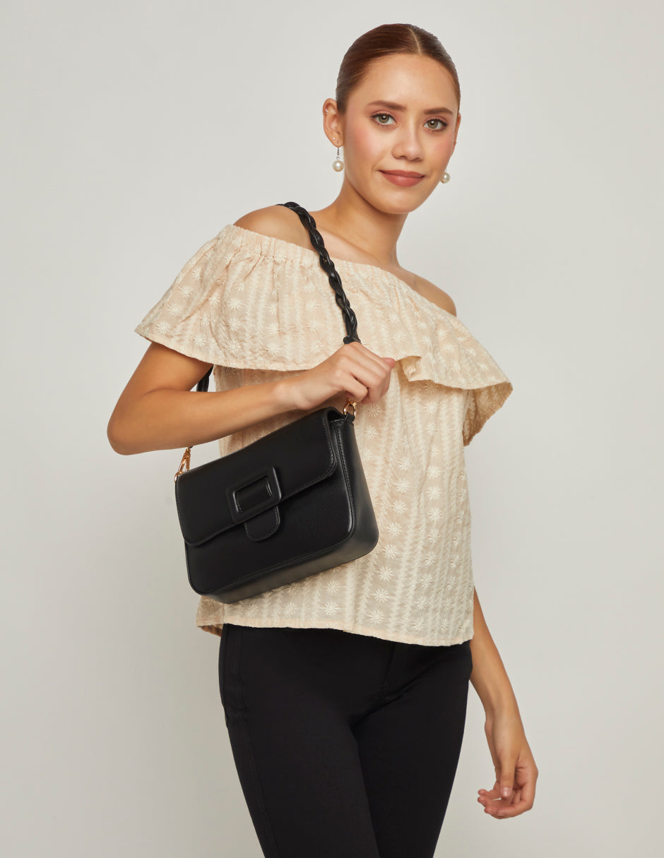 Bolsa en piel sintétitca con hebilla rectangular forrada