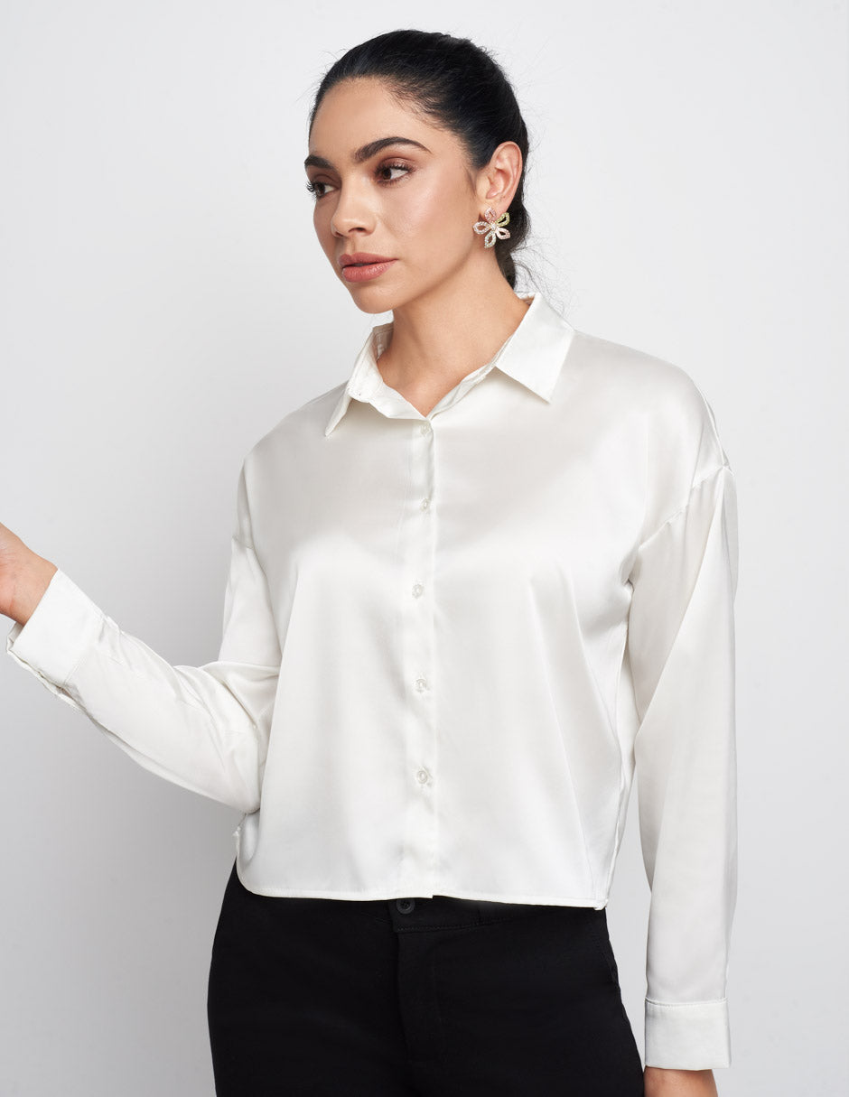 Camisa para mujer de tela satinada ligera largo a la cadera