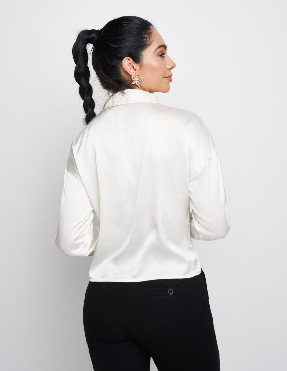 Camisa para mujer de tela satinada ligera largo a la cadera