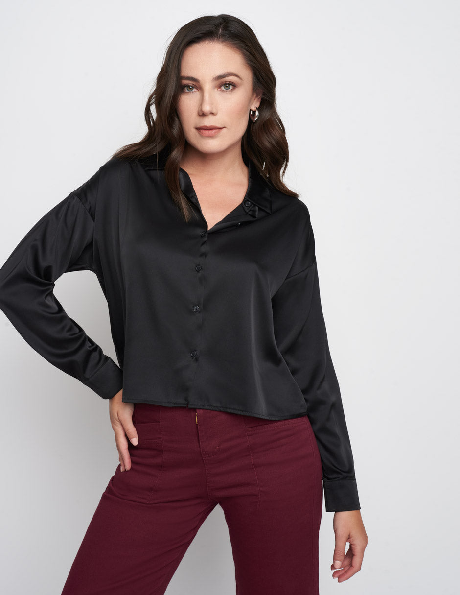Camisa para mujer de tela satinada ligera largo a la cadera