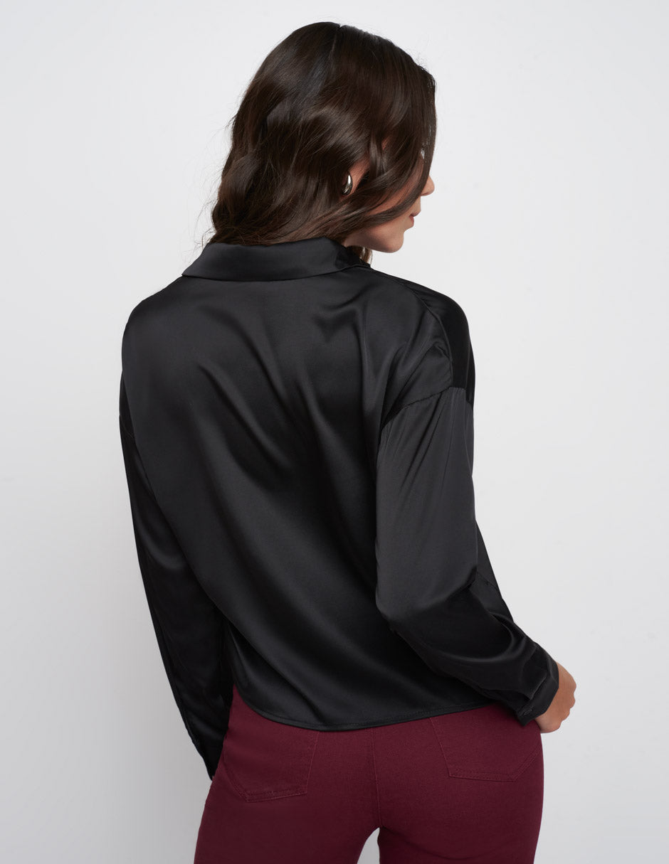 Camisa para mujer de tela satinada ligera largo a la cadera